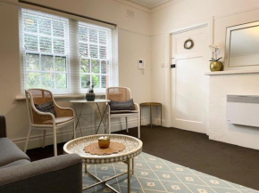 Bayside Apartment in St Kilda West